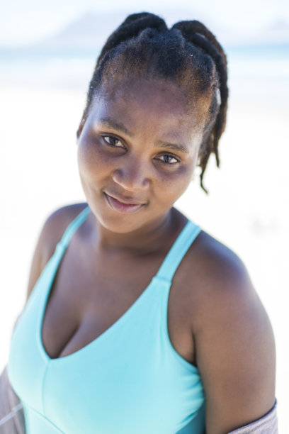 微笑的非洲妇女图片下载