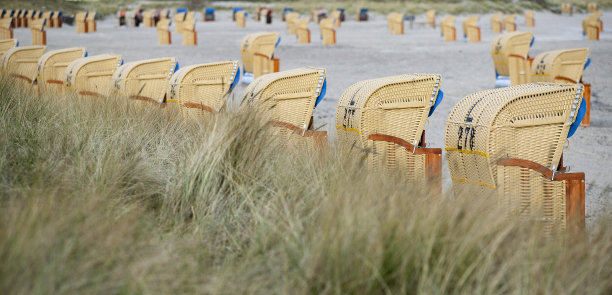 Fehmarn岛上的沙滩椅图片下载