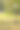 白色的玻璃球灯在黑色的杆子上排成一排，公园里有草和树图片下载