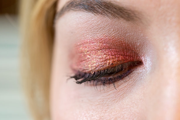 女性蓝眼睛和美丽的化妆，近距离图片下载