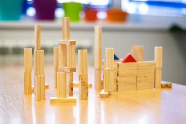 塔由木块制成图片下载