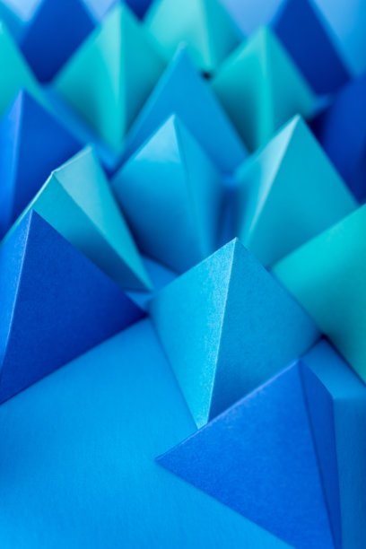 蓝色的金字塔图片下载