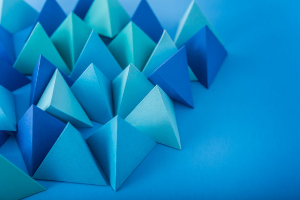 蓝色的金字塔图片下载