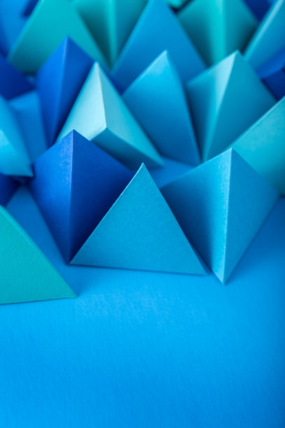 蓝色的金字塔图片下载