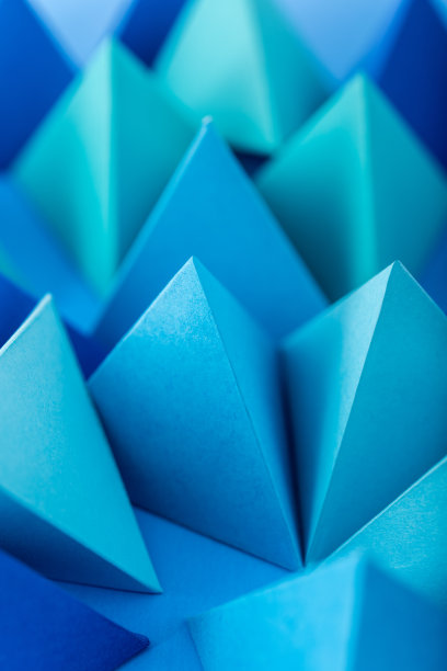 蓝色的金字塔图片下载