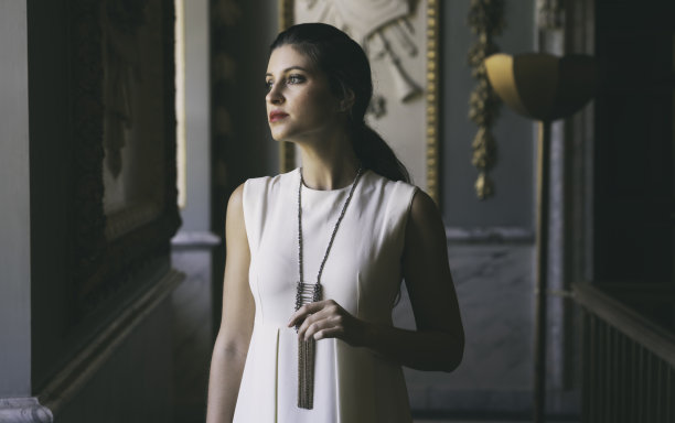 《美丽女孩》和《英国豪华庄园》图片下载