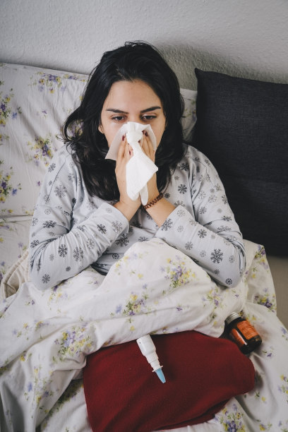 感冒女人打喷嚏图片下载