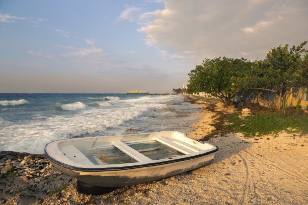 渔船加勒比海科苏梅尔墨西哥海岸线图片下载