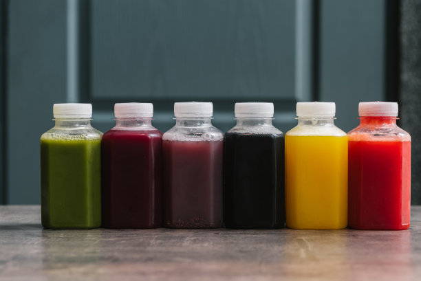 各种果汁装在瓶子里图片下载