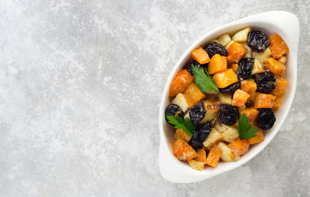 美味容易做的配菜图片慢煮食物南瓜，蔬菜，梅干，苹果，土豆图片下载