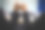同事们紧握拳头结束办公室会议。使命完备，团队力量强大，伙伴支持信任图片下载