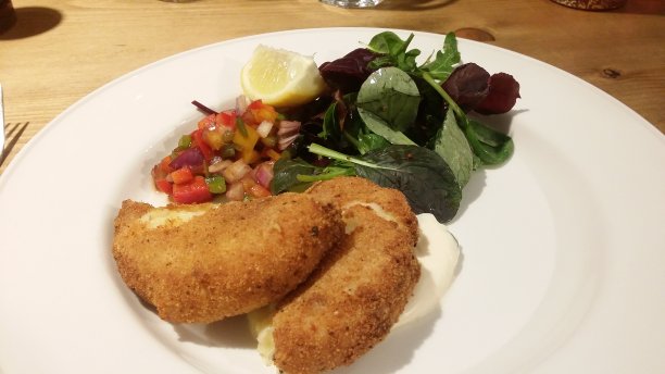 鱼饼配沙拉图片下载