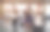 在健身房用壶铃训练年轻男子。图片下载