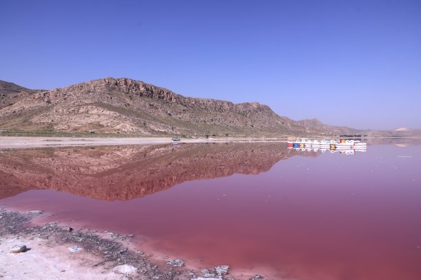 伊朗设拉子马哈尔卢（粉红）湖图片下载