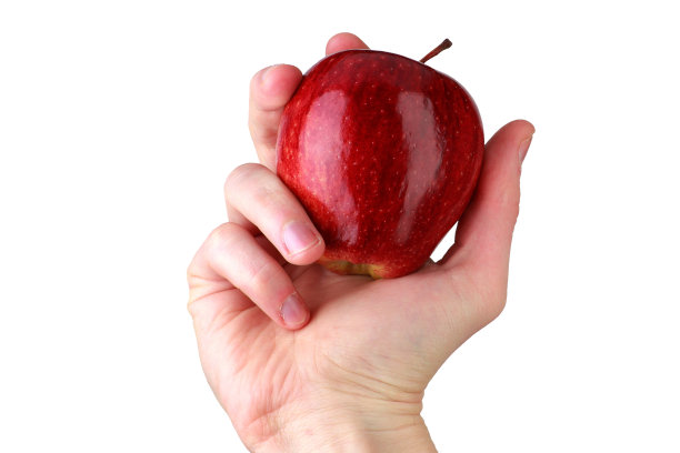 男性手握红熟苹果孤立在白色背景图片下载