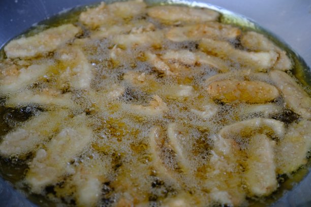 炸香蕉在泰国是一种很受欢迎的小吃。图片下载