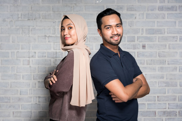 年轻的亚洲商业夫妇图片下载