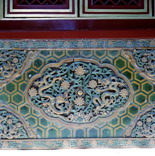 中国皇宫建筑上的龙木雕图片下载