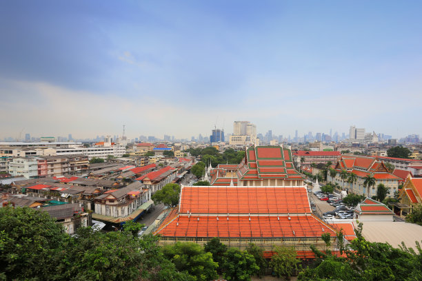 高角度的Wat Saket(金山宝塔寺庙)在曼谷市。图片下载