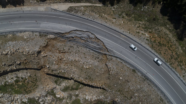 巷道滑坡及交通作业图片下载