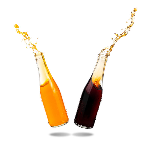可乐和橙汁汽水在瓶子里飞溅图片下载