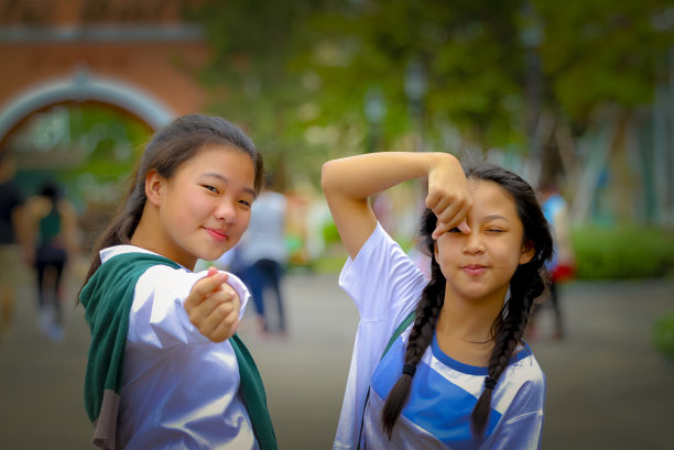 可爱的年轻可爱的朋友，泰国肖像图片下载