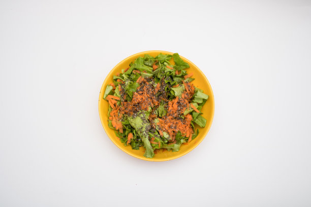 简单的沙拉非常适合在白色背景下开斋图片下载