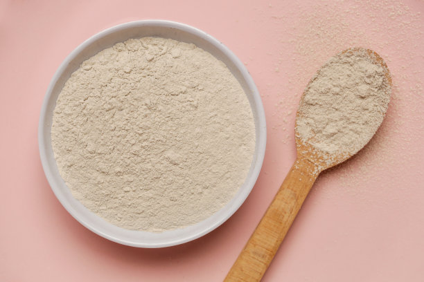 俯视图化妆粘土粉在一个碗图片下载