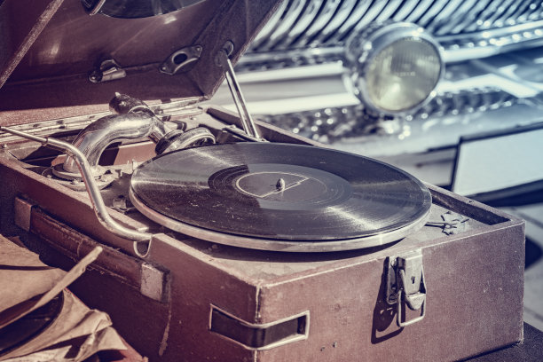 老式的黑胶唱片机。图片下载