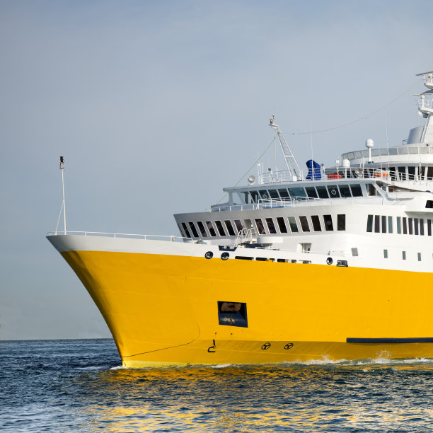 船在海洋中颠簸图片下载