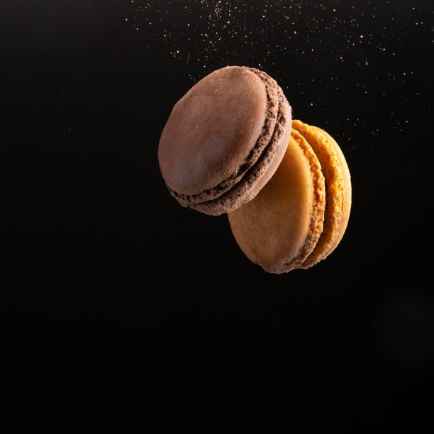 法式通心粉，可可粉，黑色背景，糖果背景图片下载