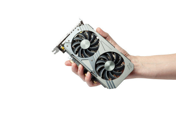 男子持有图形gpu视频适配器隔离在一个白色背景。用于计算机图形处理的硬件。图片下载