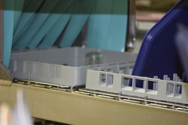 餐厅传送带洗碗机图片下载