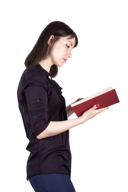 《站着读书的年轻女子图片下载