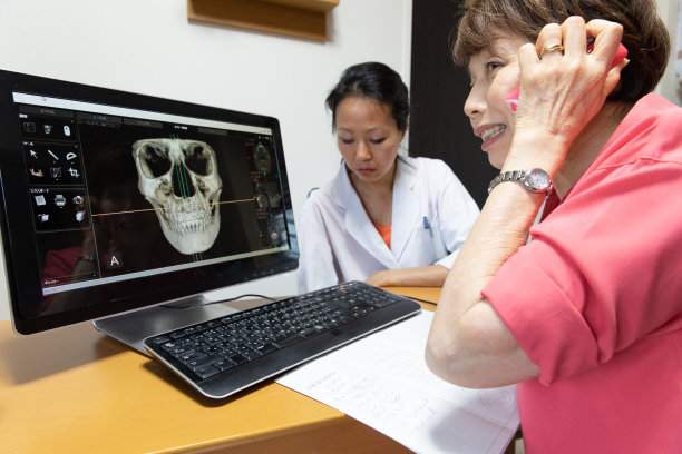 做CT扫描的医生图片下载