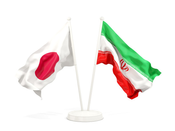 两面飘扬的日本和伊朗国旗被孤立在白色的旗帜上图片下载