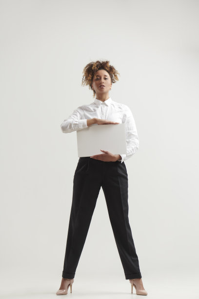 女人与标志图片下载