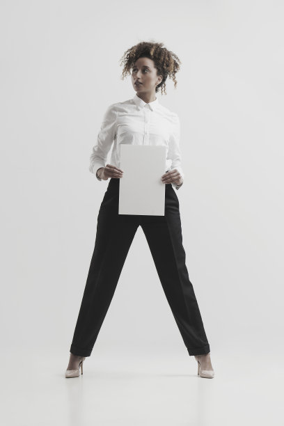 女人与标志图片下载