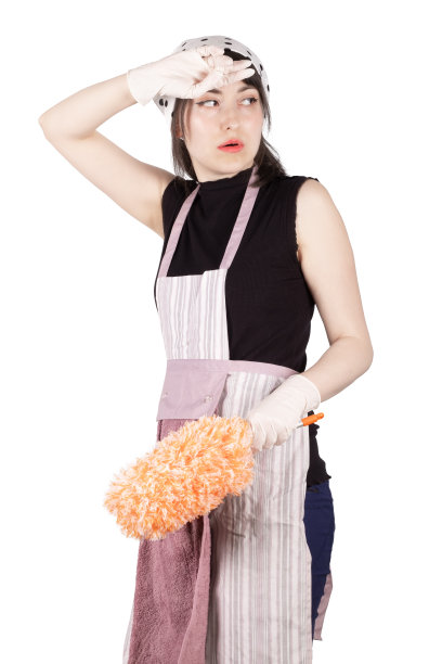 年轻女子打扫后感到筋疲力尽图片下载