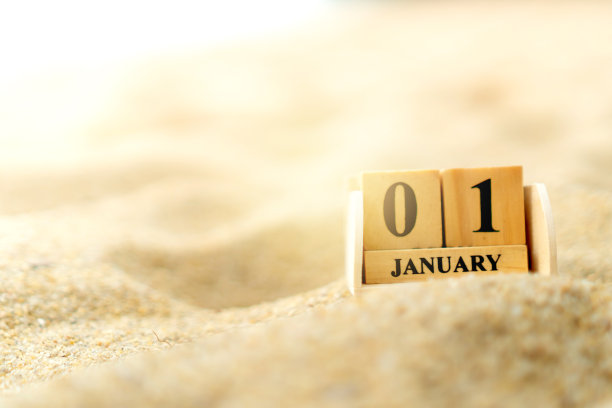 木砖砌块显示日期和月历的1月1日或元旦。庆祝和假期长周末季节概念。图片下载