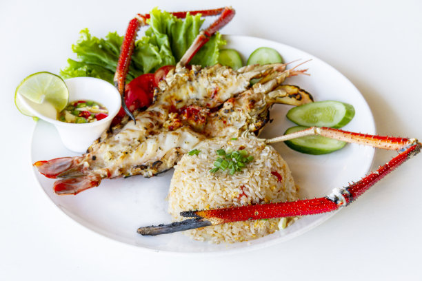 泰式食物-炒饭配大烤河虾和辣味鱼露-清真食物。图片下载