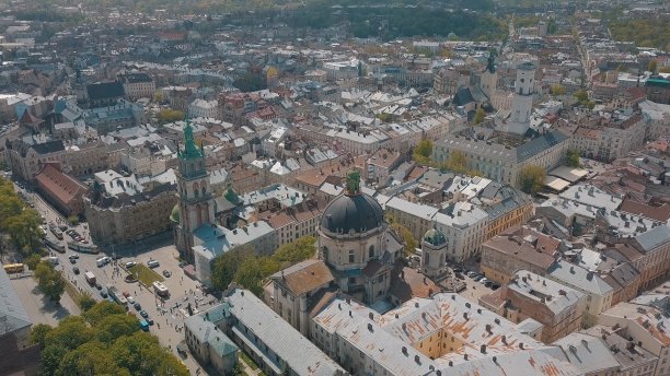 里沃夫,乌克兰。空中城市利沃夫，乌克兰。老城的全景图。多米尼加图片下载