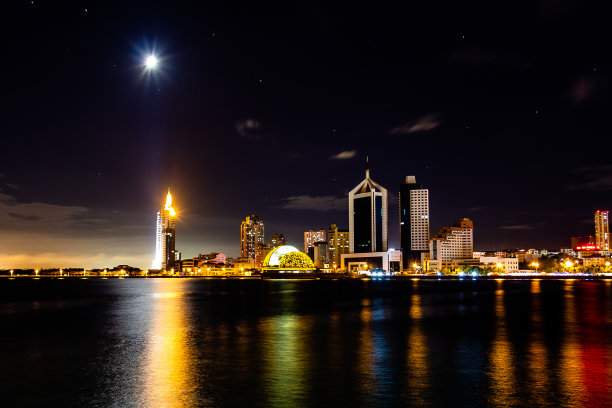 夜景青岛湾，中国青岛图片下载