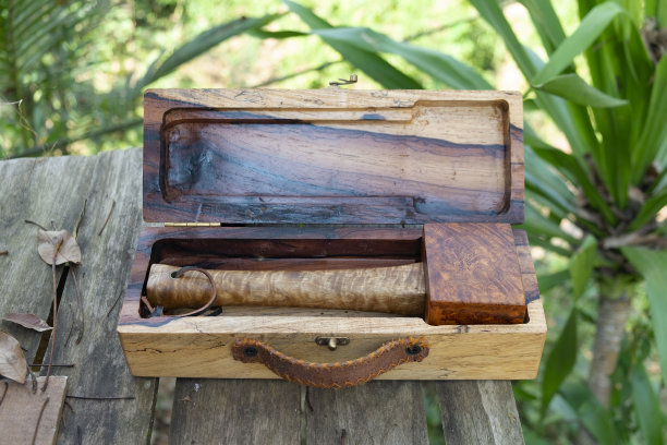 木槌制的锤，木匠在车间使用的工具图片下载