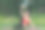 年轻女子在夏季城市公园做瑜伽练习。健康生活方式的概念图片下载