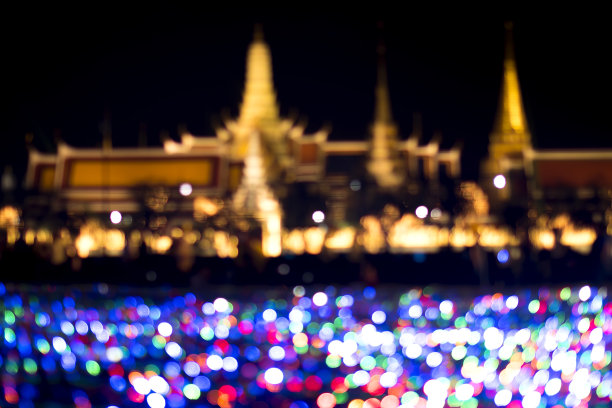 模糊的背景是泰国皇宫。图片下载