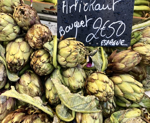 法国市场上出售的洋蓟图片下载