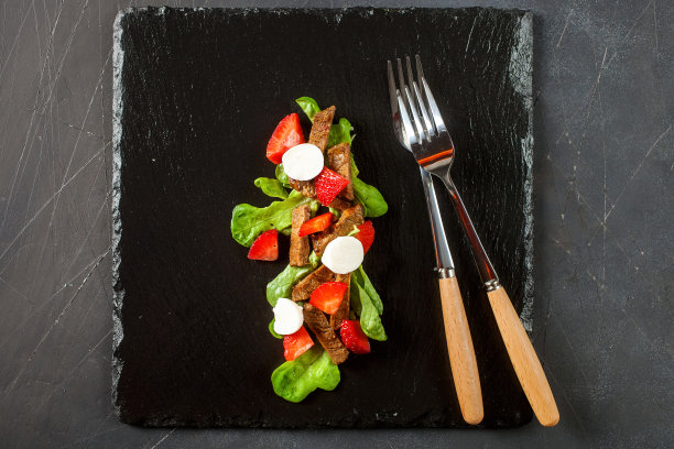 原味肉、草莓、奶酪沙拉图片下载