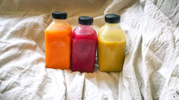 健康饮料透明瓶果汁图片下载