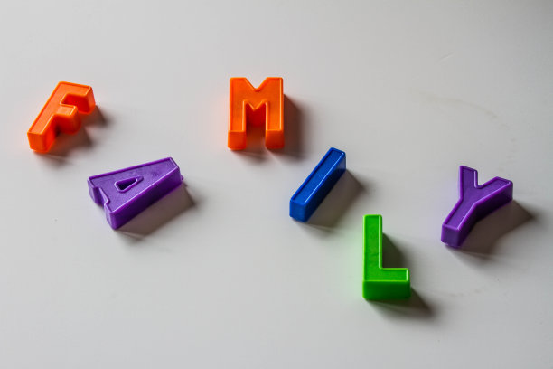 玩着我的孩子的玩具图片下载